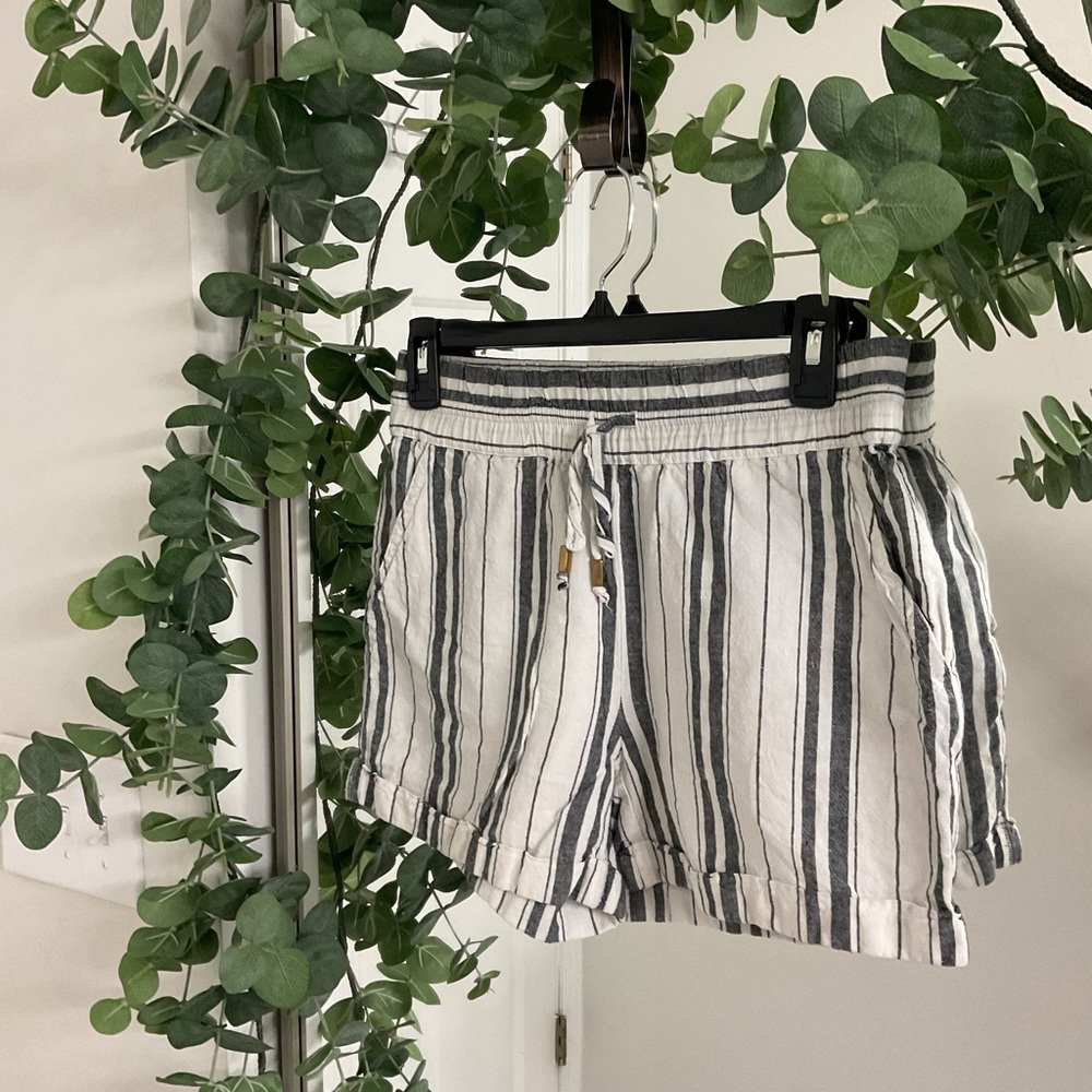 Maeve Black and White Striped Women's Cargo Shorts - Picture 3 of 8